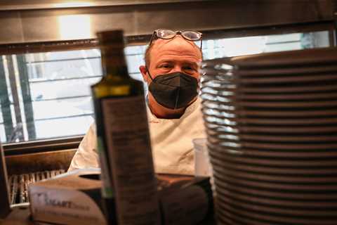 El estrés del trabajo en restaurantes es más alto que nunca. ¿Puede ayudar una terapeuta como parte ..