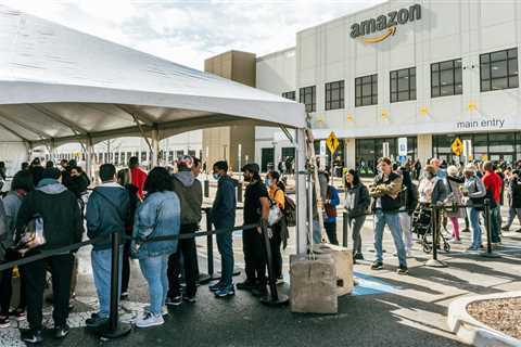 Amazon Workers on Staten Island Vote to Unionize in Stunning Win for Labor