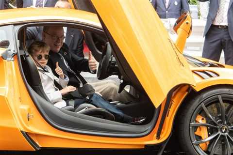  H.S.H. Prince Albert II of Monaco drives the all-new McLaren Artura for honorary lap of 2022..