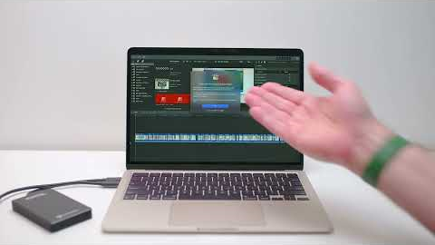 M2 MacBook Air Pushed to Its Limit Vs M1 Max MacBook Pro 16 & M1 MacBook