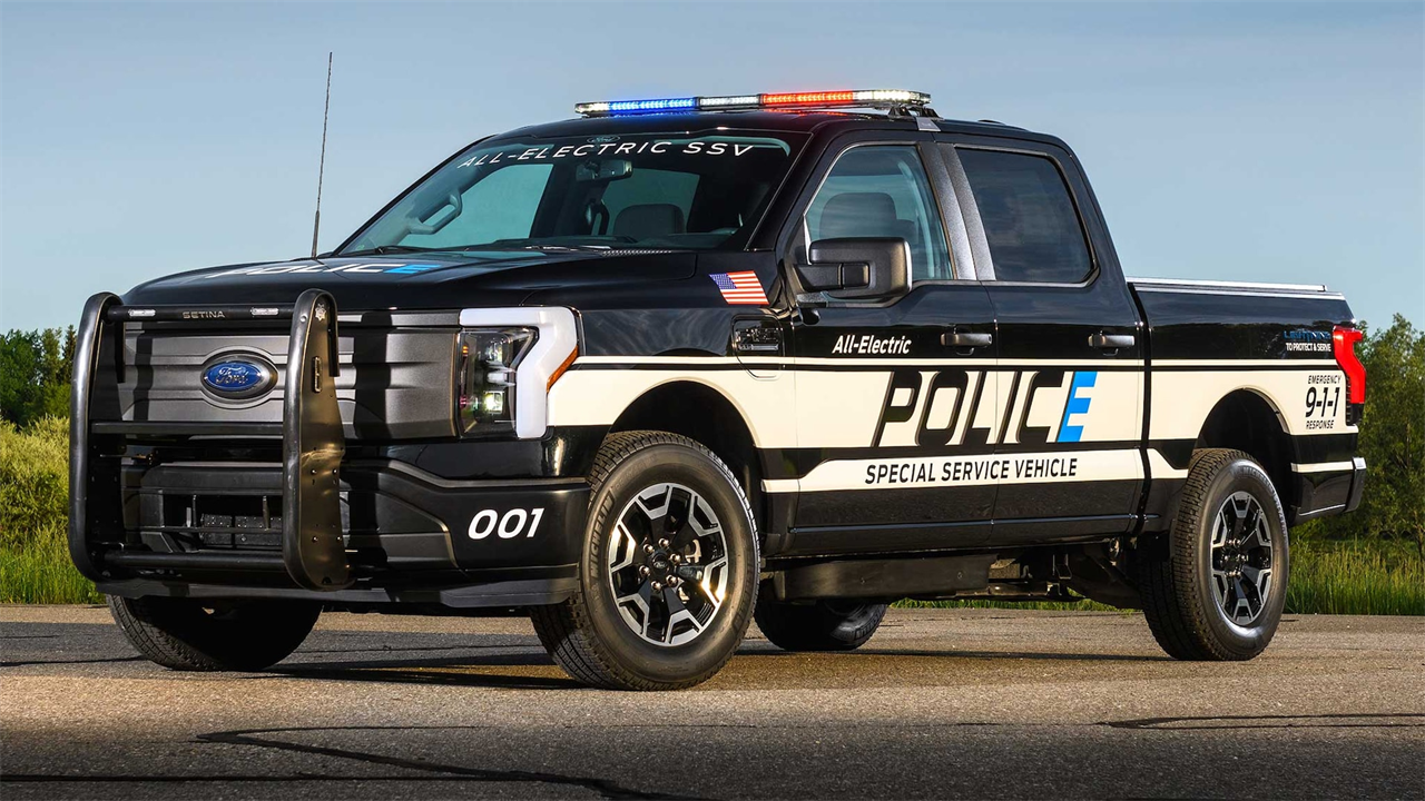 Electric Ford F-150 Lightning Goes to the Police Academy, Sprouts Light Bar