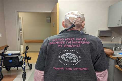 Joliet senior hoping to beat brain cancer with an electrical field – Shaw Local