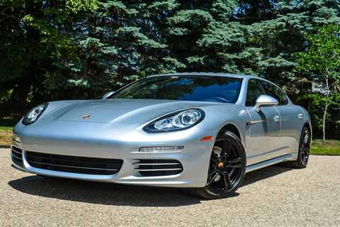 Home | 2015 Porsche Panamera 4S Executive