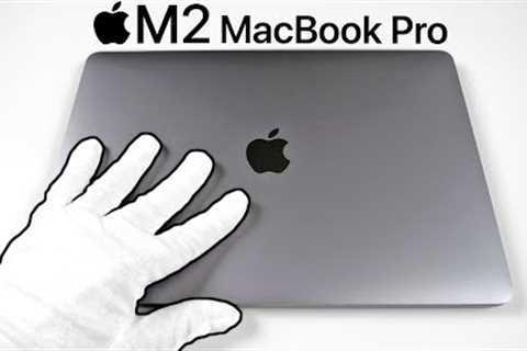 Apple M2 Macbook Pro Unboxing - But can it run Videogames? (Call of Duty, Fortnite, Minecraft)