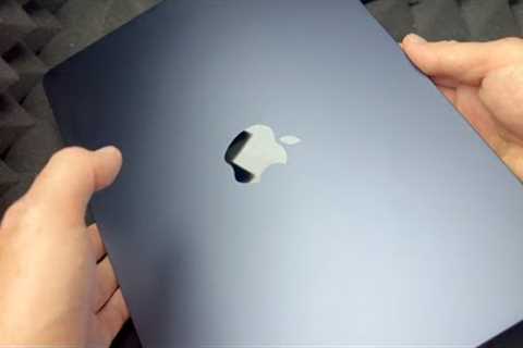 MacBook Air M2 -13 inch 8-Core CPU 8-Core GPU8GB Unified Memory 256GB SSD Storage Midnight Unboxing