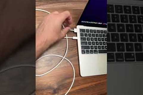 NEW MacBook Air 13 can Recharge itself!  😂