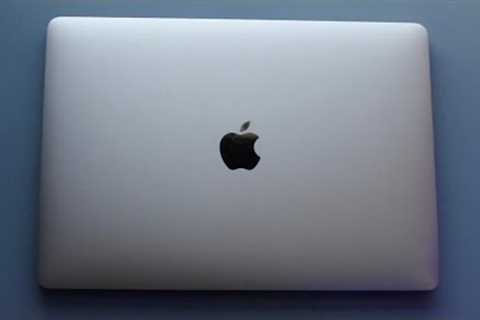 2016 Retina MacBook Pro In 2025! (Still Worth Buying?) (Review)