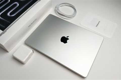 Unboxing the New Apple M4 MacBook Pro in Space Grey