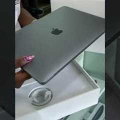 Unboxing the MacBook Air M1 👌🏾✅
