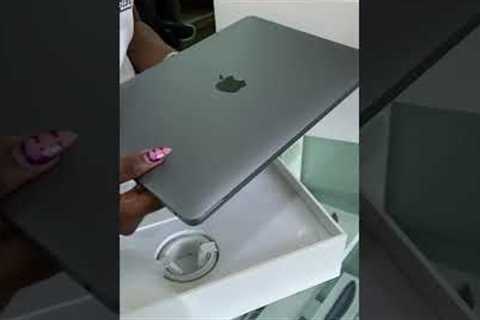 Unboxing the MacBook Air M1 👌🏾✅