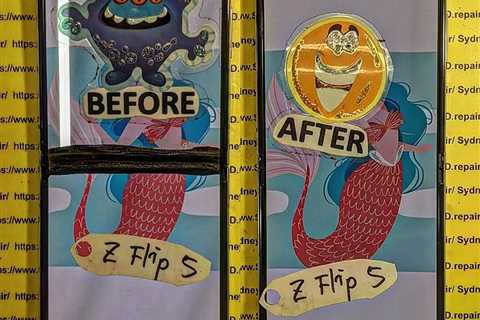 INSIDE A FOLDABLE: Z Flip 5 Disassembly