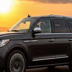 Discover Luxury with Chicago's Premier Limo Tour and Custom Audio