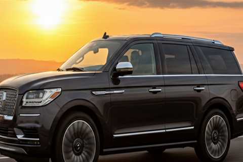 Discover Luxury with Chicago's Premier Limo Tour and Custom Audio